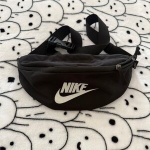 Nike Black Crossbody Waist Bag Fanny Pack NWOT